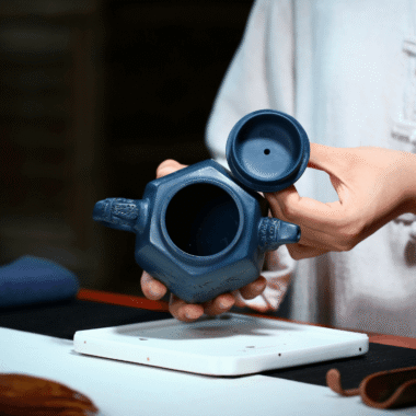 Yixing Zisha Teapot [Liufang Shenyun] (Tian Qing Ni – 320ml)