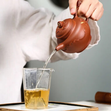 Yixing Zisha Teapot [Lotus Duo Zhi] (Hong Jiang Po Ni – 280ml)