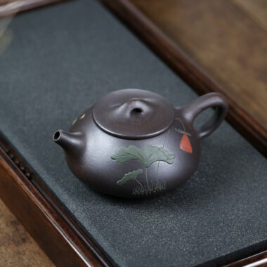 Yixing Zisha Teapot [Lotus Leaf Shi Piao] (Hei Jin Sha – 220ml)