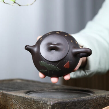 Yixing Zisha Teapot [Lotus Leaf Shi Piao] (Hei Jin Sha – 220ml)