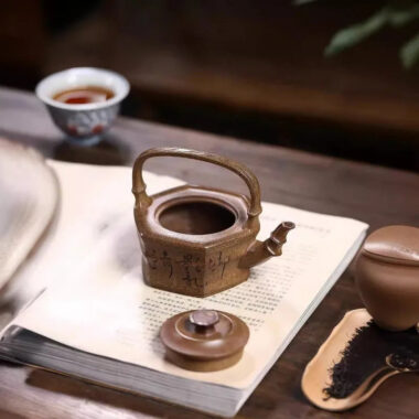 Yixing Zisha Teapot [Ming Lin Junzi] (Cheng Xiang Ni – 280ml)