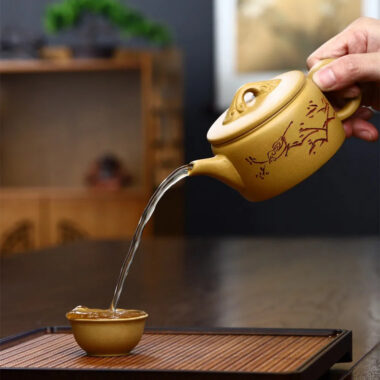 Yixing Zisha Teapot [Niaoqu Hanwa] (Huangjin Duan Ni – 230ml)