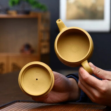 Yixing Zisha Teapot [Niaoqu Hanwa] (Huangjin Duan Ni – 230ml)