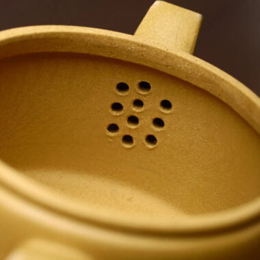 Yixing Zisha Teapot [Niaoqu Hanwa] (Huangjin Duan Ni – 230ml)