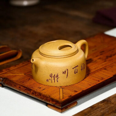 Yixing Zisha Teapot [Niu Gai Lianzi] (Huang Duan Ni – 220ml)