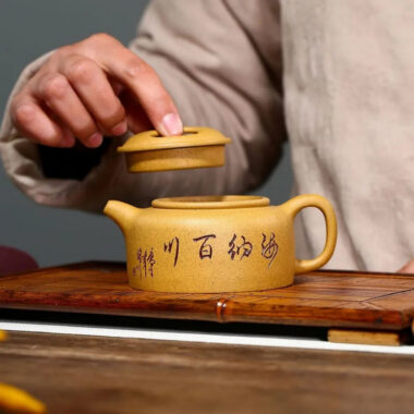 Yixing Zisha Teapot [Niu Gai Lianzi] (Huang Duan Ni – 220ml)