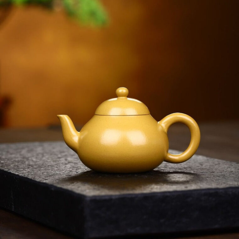 Yixing Zisha Teapot [Pear Pot] (Huangjin Zhu Ni – 110ml)