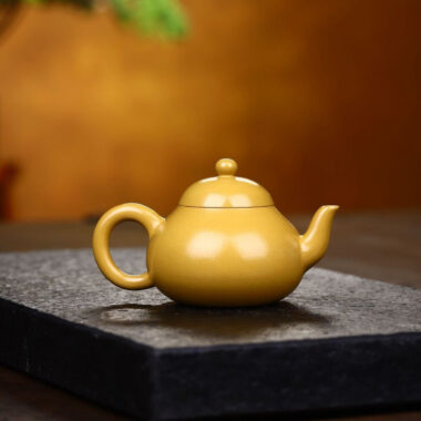 Yixing Zisha Teapot [Pear Pot] (Huangjin Zhu Ni – 110ml)
