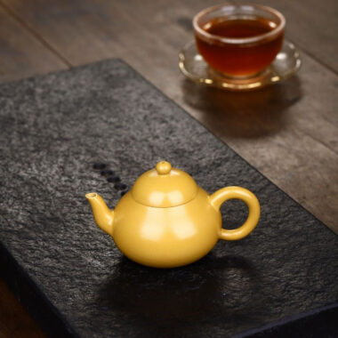 Yixing Zisha Teapot [Pear Pot] (Huangjin Zhu Ni – 110ml)