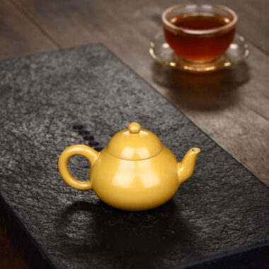 Yixing Zisha Teapot [Pear Pot] (Huangjin Zhu Ni – 110ml)