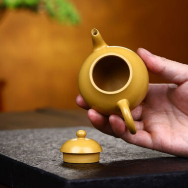 Yixing Zisha Teapot [Pear Pot] (Huangjin Zhu Ni – 110ml)