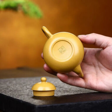Yixing Zisha Teapot [Pear Pot] (Huangjin Zhu Ni – 110ml)