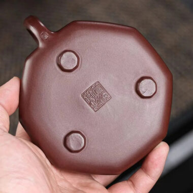 Yixing Zisha Teapot [Plum Blossom Bafang Shi Piao] (Zi Zhu Ni – 180ml)