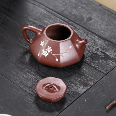 Yixing Zisha Teapot [Plum Blossom Bafang Shi Piao] (Zi Zhu Ni – 180ml)