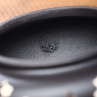 Yixing Zisha Teapot [Plum Blossom Fanggu] (Hei Ni – 220ml)