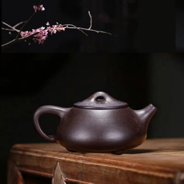 Yixing Zisha Teapot [Plum Blossom Shi Piao] (Hei Jin Sha – 220ml)