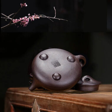 Yixing Zisha Teapot [Plum Blossom Shi Piao] (Hei Jin Sha – 220ml)