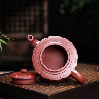 Yixing Zisha Teapot [Plum Zhoupan] (Dahongpao – 260ml)