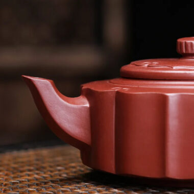 Yixing Zisha Teapot [Plum Zhoupan] (Dahongpao – 260ml)