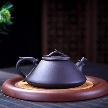 Yixing Zisha Teapot [Prosperity Dragon Piao] (Hei Ni – 160ml)