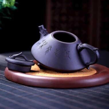 Yixing Zisha Teapot [Prosperity Dragon Piao] (Hei Ni – 160ml)