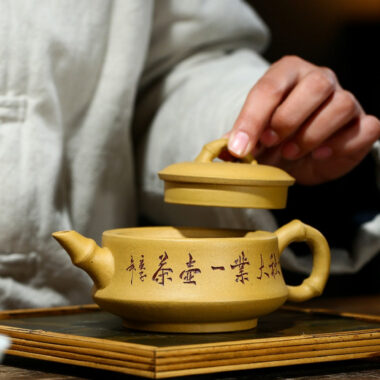 Yixing Zisha Teapot [Qianqiu Zhu Yun] (Huangjin Duan Ni – 280ml)