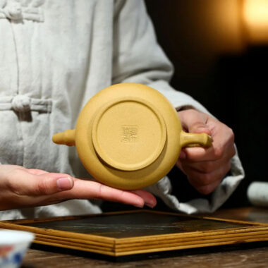 Yixing Zisha Teapot [Qianqiu Zhu Yun] (Huangjin Duan Ni – 280ml)