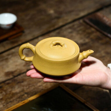 Yixing Zisha Teapot [Qianqiu Zhu Yun] (Huangjin Duan Ni – 280ml)