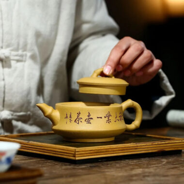 Yixing Zisha Teapot [Qianqiu Zhu Yun] (Huangjin Duan Ni – 280ml)