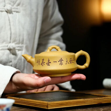 Yixing Zisha Teapot [Qianqiu Zhu Yun] (Huangjin Duan Ni – 280ml)