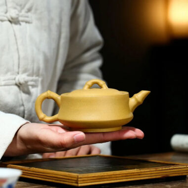 Yixing Zisha Teapot [Qianqiu Zhu Yun] (Huangjin Duan Ni – 280ml)
