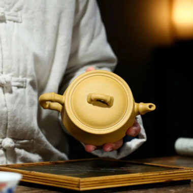 Yixing Zisha Teapot [Qianqiu Zhu Yun] (Huangjin Duan Ni – 280ml)