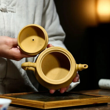 Yixing Zisha Teapot [Qianqiu Zhu Yun] (Huangjin Duan Ni – 280ml)