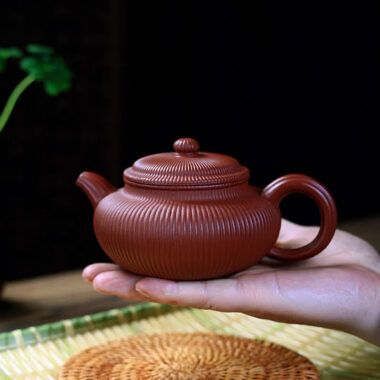 Yixing Zisha Teapot [Ribbed Antique] (Dahongpao – 280ml)