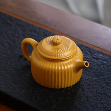 Yixing Zisha Teapot [Ribbed Dezhong] (Huang Duan Ni – 280ml)