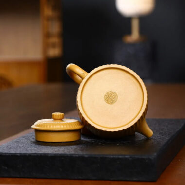 Yixing Zisha Teapot [Ribbed Dezhong] (Huang Duan Ni – 280ml)