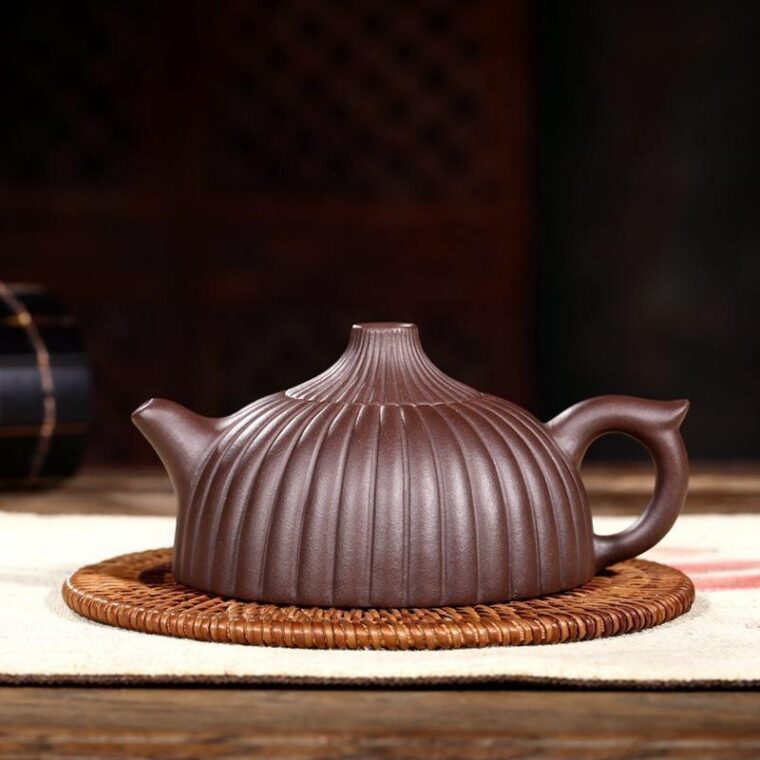 Yixing Zisha Teapot [Ribbed Petals] (Zi Ni – 210ml)