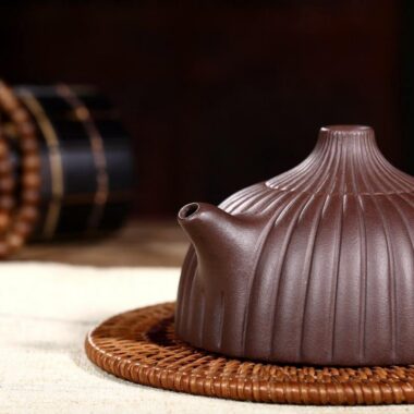 Yixing Zisha Teapot [Ribbed Petals] (Zi Ni – 210ml)