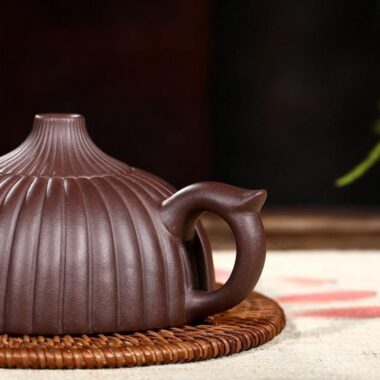 Yixing Zisha Teapot [Ribbed Petals] (Zi Ni – 210ml)