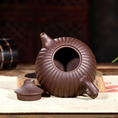 Yixing Zisha Teapot [Ribbed Petals] (Zi Ni – 210ml)