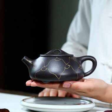 Yixing Zisha Teapot [Ruyi Gold Shi Piao] (Hei Jin Sha – 320ml)