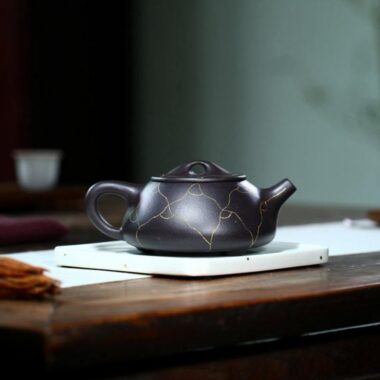 Yixing Zisha Teapot [Ruyi Gold Shi Piao] (Hei Jin Sha – 320ml)