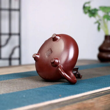 Yixing Zisha Teapot [Ruyi Tripod] (Zi Ni – 280ml)