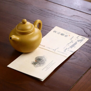 Yixing Zisha Teapot Set [Lotus Seed Pot] (Huangjin Duan Ni – 300ml)
