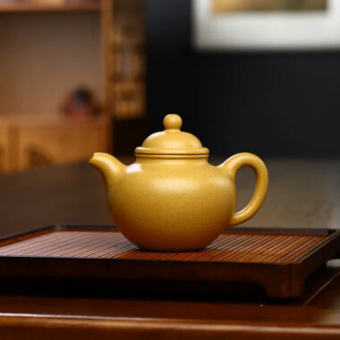 Yixing Zisha Teapot Set [Lotus Seed Pot] (Huangjin Duan Ni – 300ml)