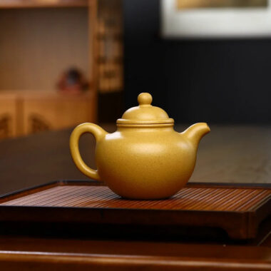 Yixing Zisha Teapot Set [Lotus Seed Pot] (Huangjin Duan Ni – 300ml)
