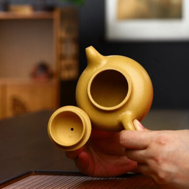 Yixing Zisha Teapot Set [Lotus Seed Pot] (Huangjin Duan Ni – 300ml)