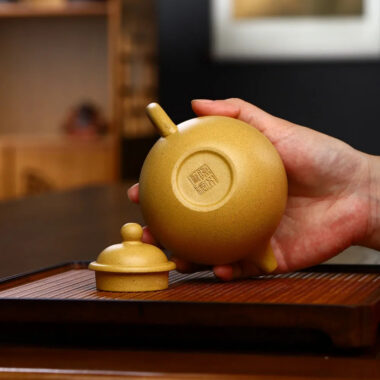 Yixing Zisha Teapot Set [Lotus Seed Pot] (Huangjin Duan Ni – 300ml)