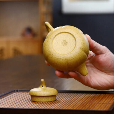 Yixing Zisha Teapot Set [Six Petals Pumpkin Pot] (Zhima Duan Ni – 250ml)