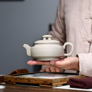 Yixing Zisha Teapot [Shang Xin Qiao] (Bai Duan Ni – 300ml)